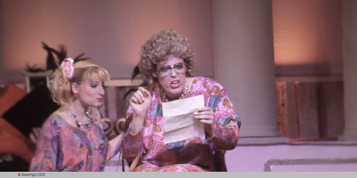 Le convenienze ed inconvenienze teatrali